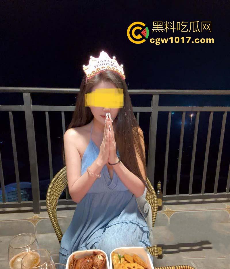 口交新玩法!可乐加跳跳糖,一口可乐一口跳跳糖再加一口鸡巴,解锁新玩法直接效果爆炸,骚货嫂子怎么什么都会啊!-3