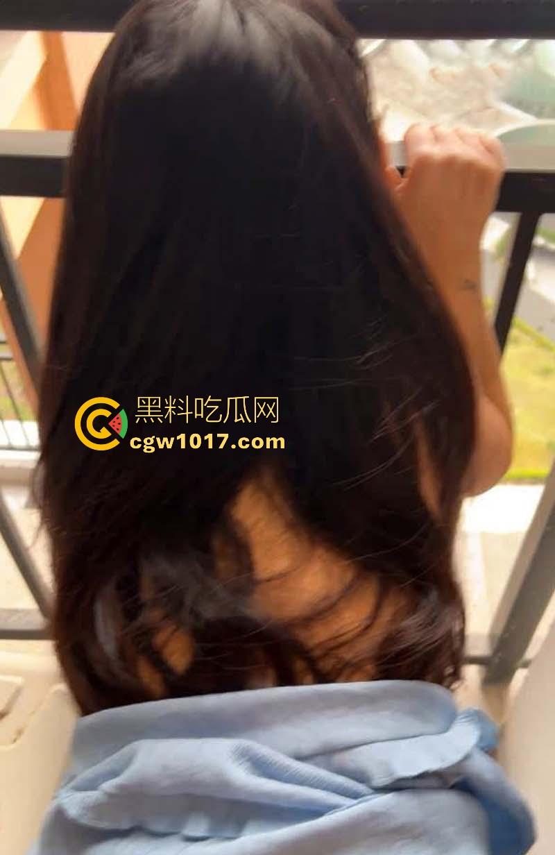 口交新玩法!可乐加跳跳糖,一口可乐一口跳跳糖再加一口鸡巴,解锁新玩法直接效果爆炸,骚货嫂子怎么什么都会啊!-4