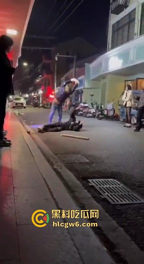 温州市文成县大学镇 多名初中高中学生发生持械群殴事件，双方多人手持大砍刀互砍-3