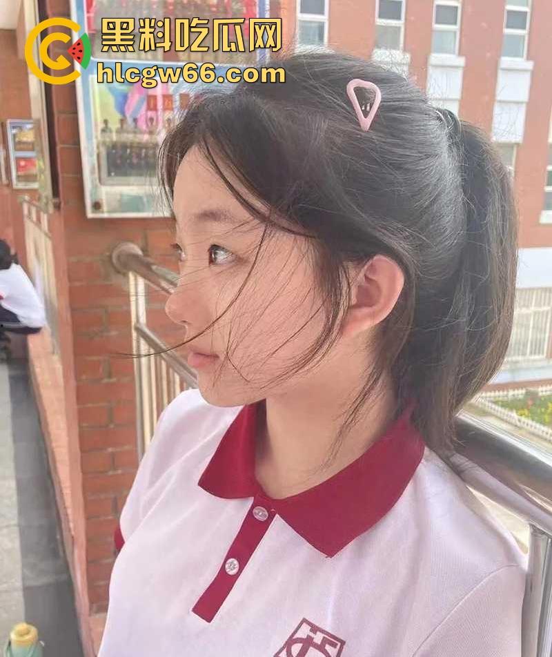 广东遂溪县高中艺术楼惊现女声淫叫 门下偷拍高三情侣光腚野战 视频流出引爆校园！-4