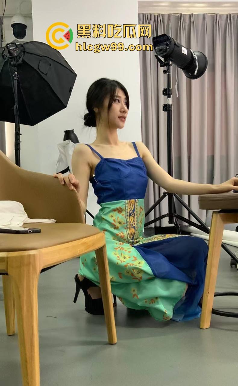 湖北民族舞蹈骚贱学生【顾御婷】极致反差到处酒店约炮,蒙眼激情做爱操逼淫荡神情!独家曝光!-3