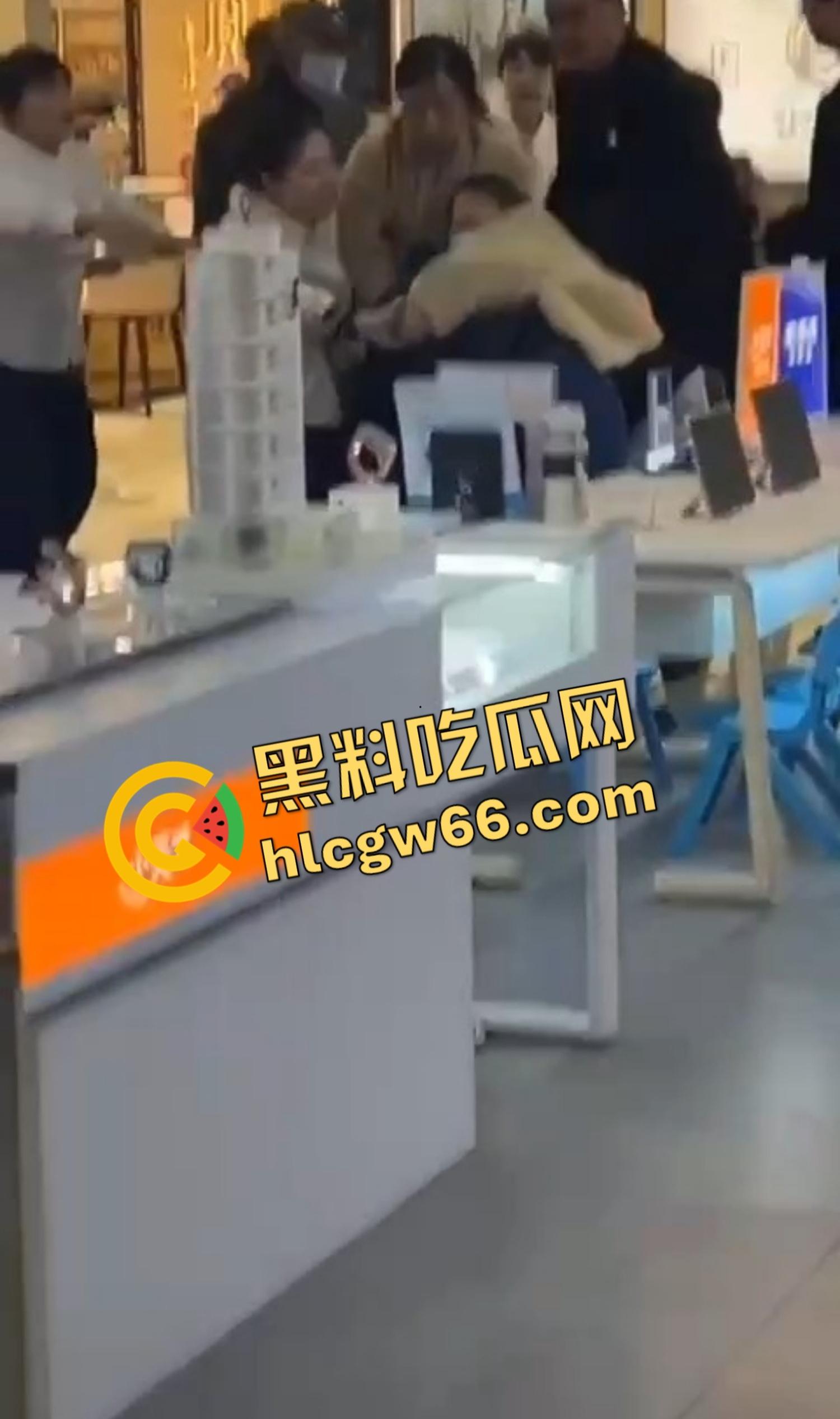 郑口信誉楼金逼事件刷屏，老凤祥主任当小三，一炮一万？原配GPS监听全程，宾馆淫声浪语全曝光！-5