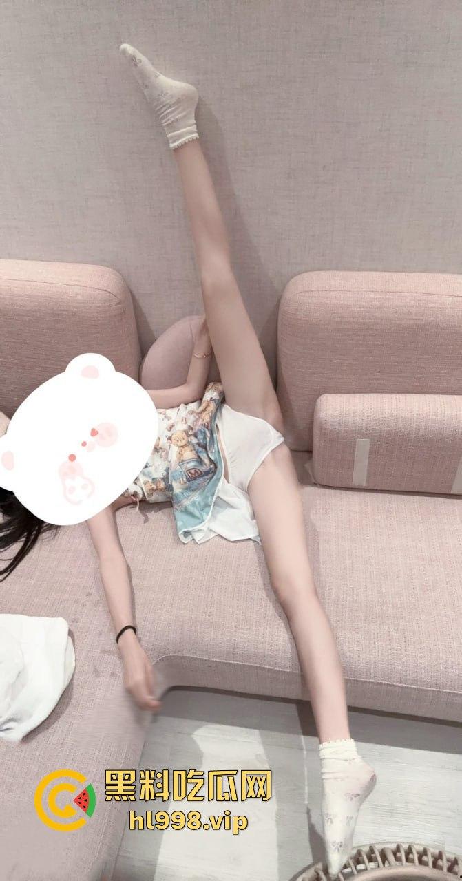 广州星海艺术学校高颜值萝莉萌妹【习苗欣】被包养成专属肉便器，丝袜美腿简直无敌！-3