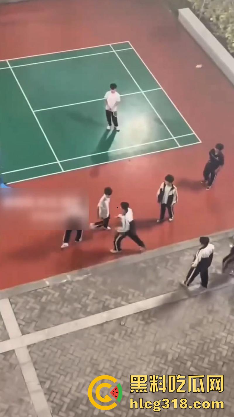 我拿你当兄弟你竟然操我妈？高中生把同学母亲给操怀孕了，儿子知道后直接在学校打起来了！-4