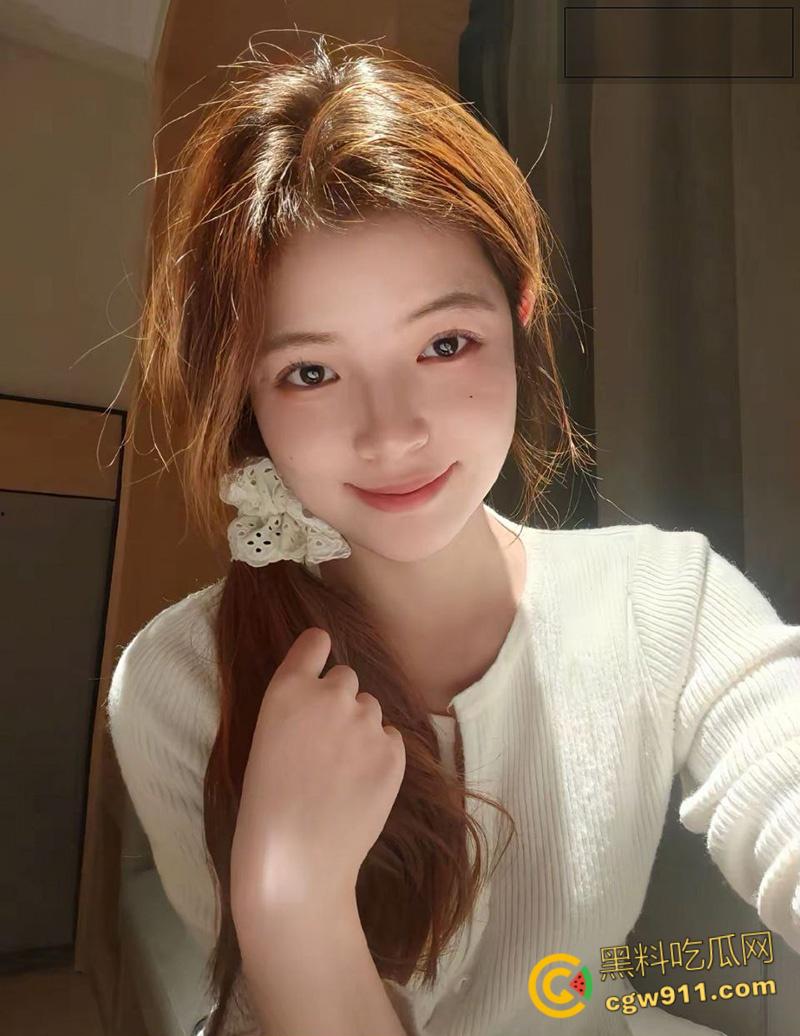 山西大同小学妹【林雯慧】，欲求不满酒店激情做爱，一进门扑倒男友樱桃小嘴直吞鸡巴，口爆吞精还想来第二次！-2