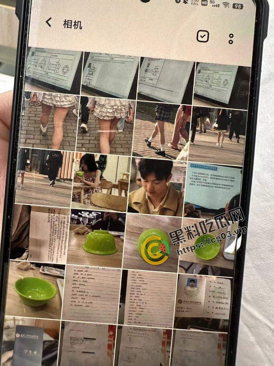 当众社死！疑似广西大学某男偷拍同学美腿被小仙女抓到当众处刑删掉照片 脸都丢没了-5