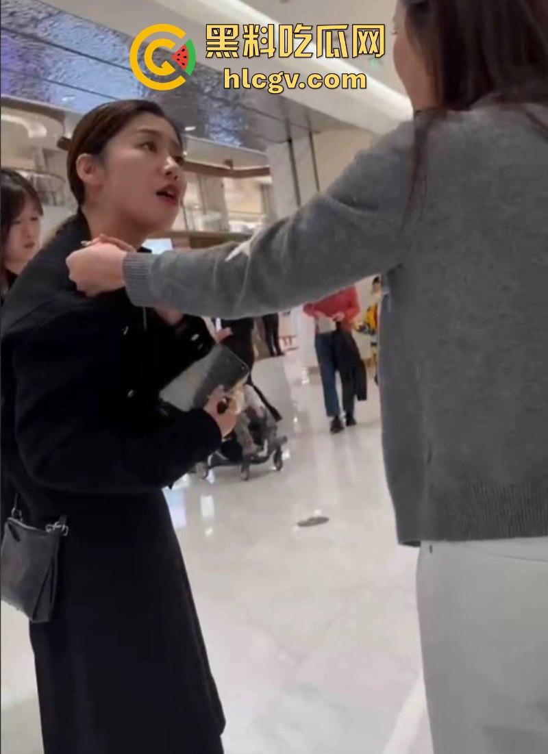 合肥银泰lv柜姐给男客户发裸照钓鱼  被抓现场还不忘叫“爸爸”-13