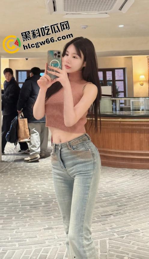 陕西【Barbara】高冷脸掩不住骚穴，主动骑乘深喉口爆金主，被爆操成淫叫母狗，粉丝都操过她！-4