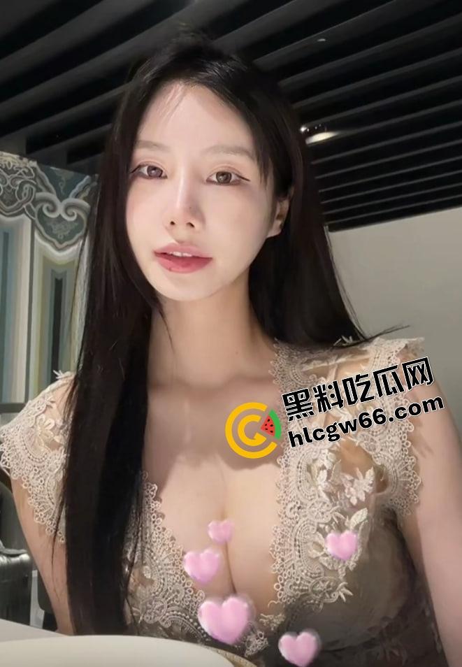 陕西【Barbara】高冷脸掩不住骚穴，主动骑乘深喉口爆金主，被爆操成淫叫母狗，粉丝都操过她！-6