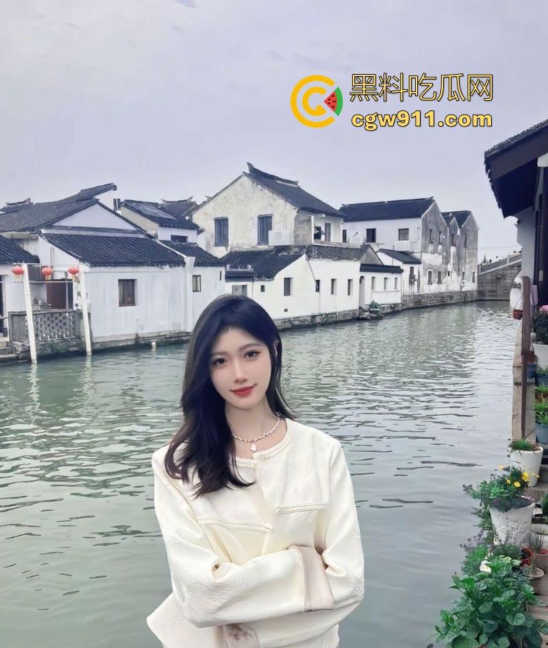 浙江师范大学金融系才女【卢紫琪】高颜值尤物化身魅惑尤物，穿情趣内衣酒店勾魂，猛操打桩甜美呻吟高潮连连！-5