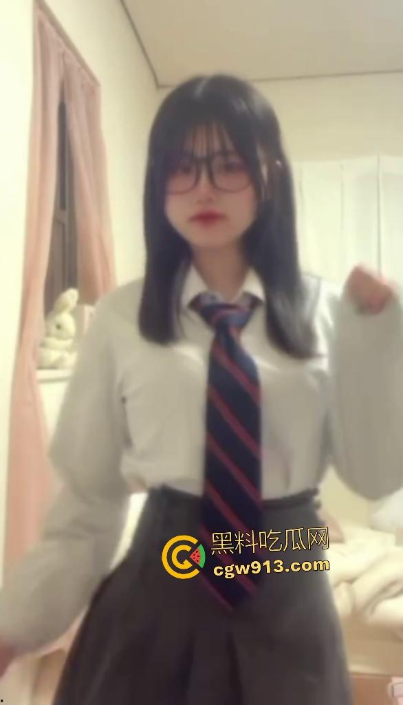 北体大舞蹈生【卢佳华】，开学找学弟试酒店的质量，浴室玻璃上屁股印好美，不论怎么操玻璃都不坏！-1