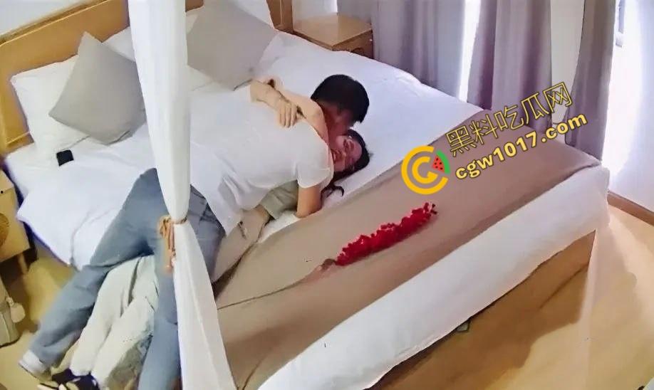 阜阳乡村网红【赵小娜】酒店激情做爱翻车现场！巨乳肥臀主动骑乘，简直就是骚浪贱！-3