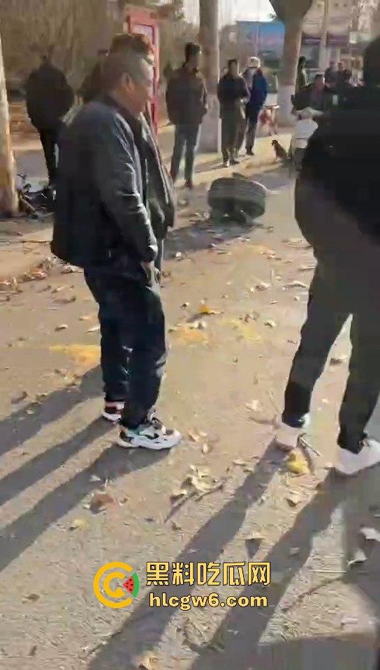 河南灵宝开源大道车管所发生重大车祸事故！保时捷三蹦子狭路相逢，碎片到处是 据说人也碎碎平安了-6