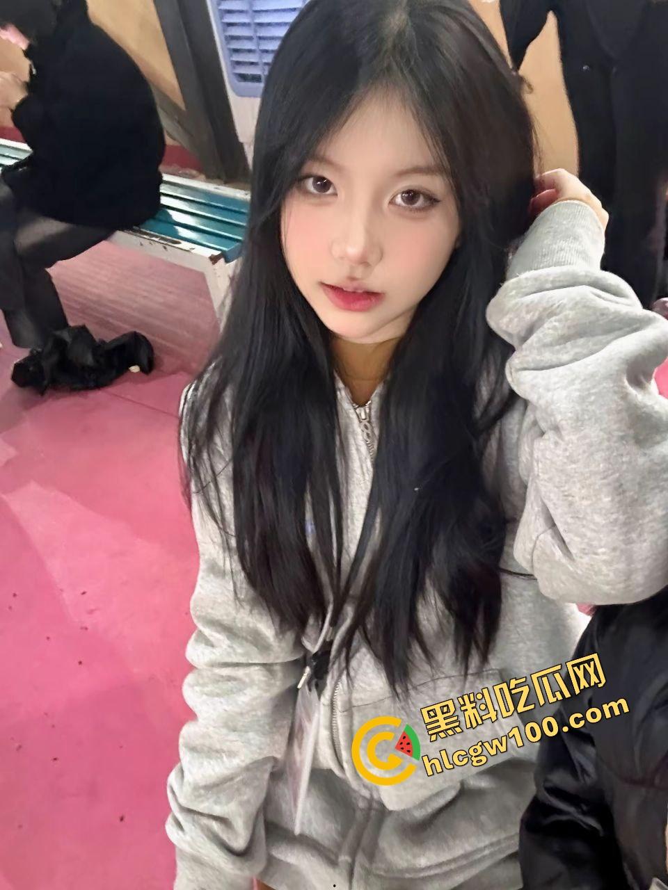 抖音极品青春嫩妹反差骚贱网红『百乐红』家中发骚自拍给大哥 酒店约炮猛操嫩逼娇喘淫叫!首创独家曝光!-4