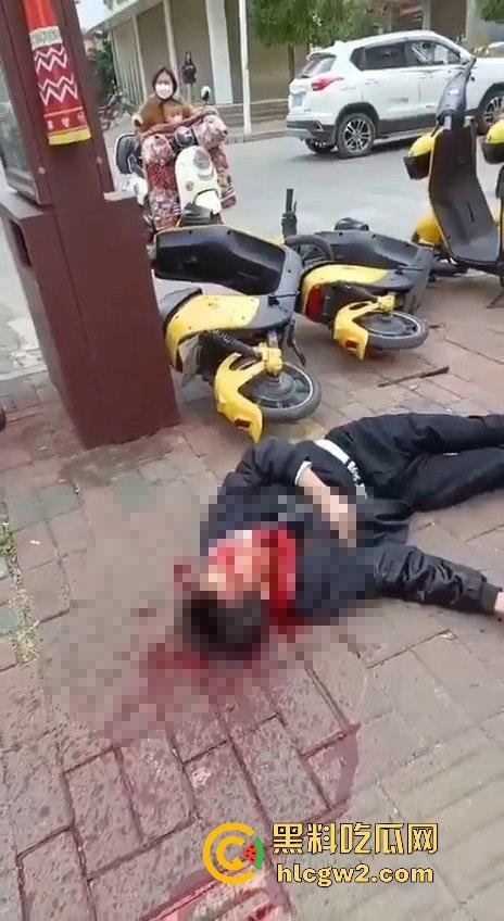 湖南江华职中生与二中生为争女友当街一剑封喉！感情纠葛演成命案，抢救无效死亡-3