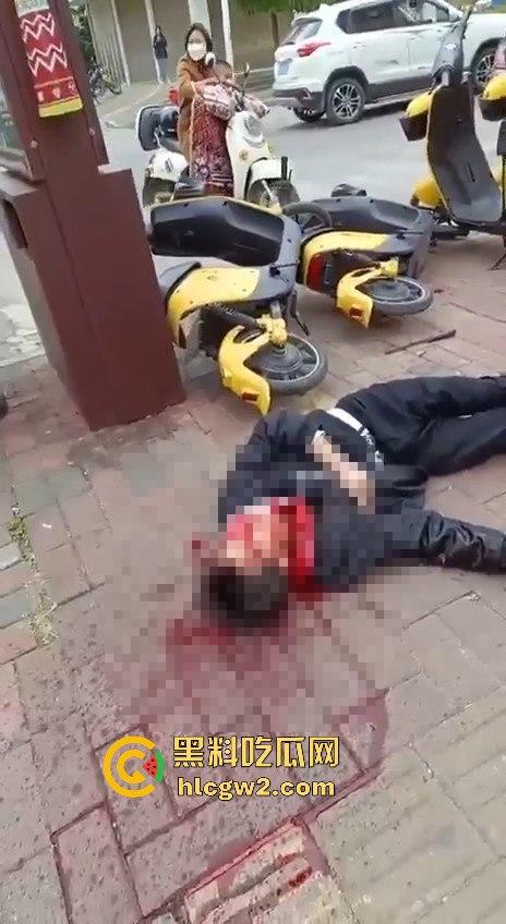 湖南江华职中生与二中生为争女友当街一剑封喉！感情纠葛演成命案，抢救无效死亡-4