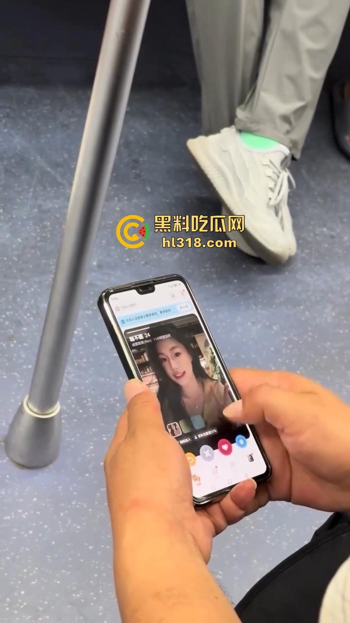 这大爷有点东西啊！年纪一把了都不忘刷探探约炮，你别说一半美女入不了大爷法眼，一看没少约！-3