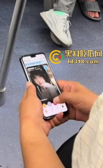 这大爷有点东西啊！年纪一把了都不忘刷探探约炮，你别说一半美女入不了大爷法眼，一看没少约！-4