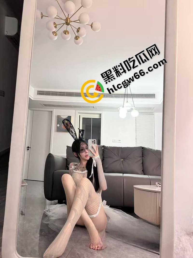 武汉王者女神【毛安琪】线下成鸡,王者上分换操一炮1500,小穴蹭几下就流水,果然游戏打得骚逼也松!-6