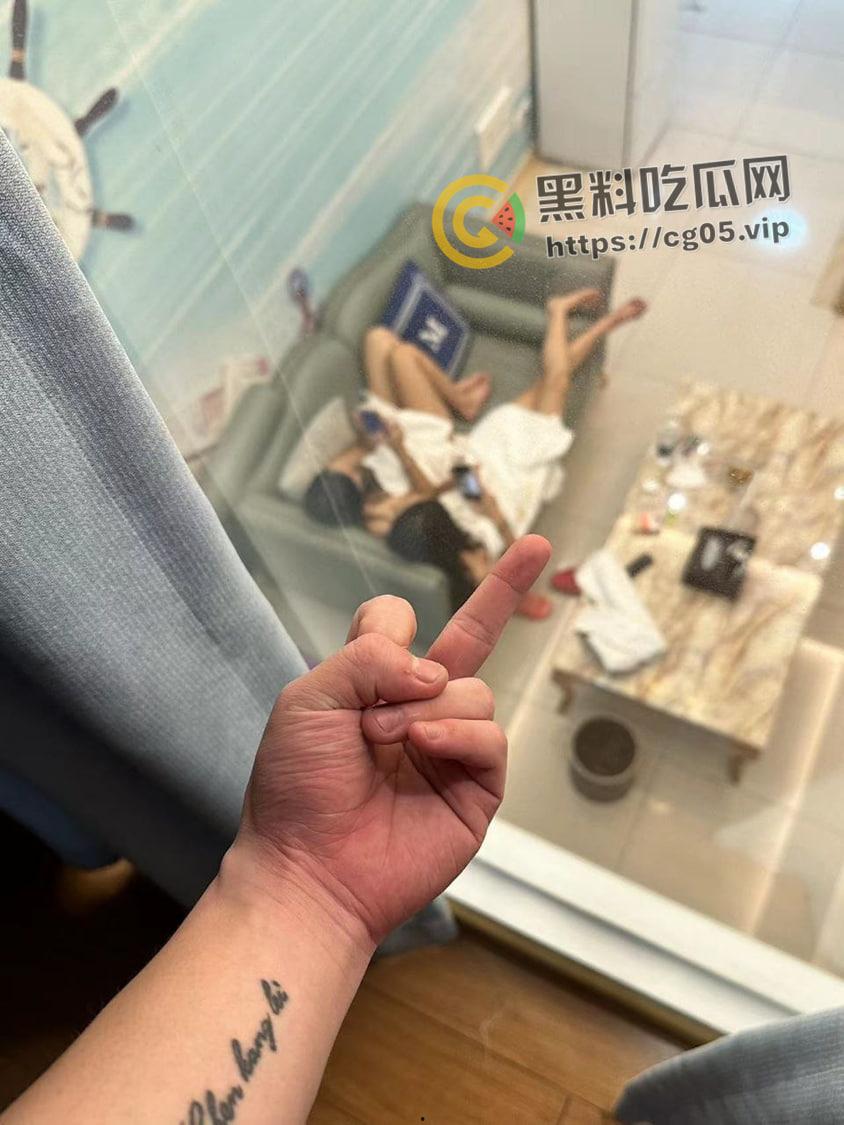 约炮还能买一送一 当拿出一包烟就拿下两个精神小妹的时候这件事注定不简单 直接感染 要长小蘑菇啦-4