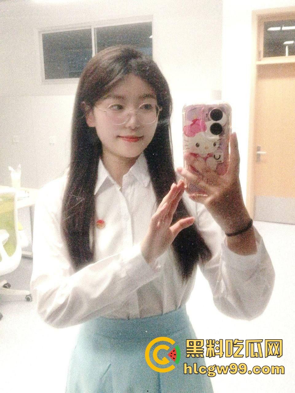 极品反差眼镜妹挑逗炮友开房做爱 御姐型反差眼镜嫩妹被炮友肆意玩弄 没天要两炮说要让逼给捅烂！-4