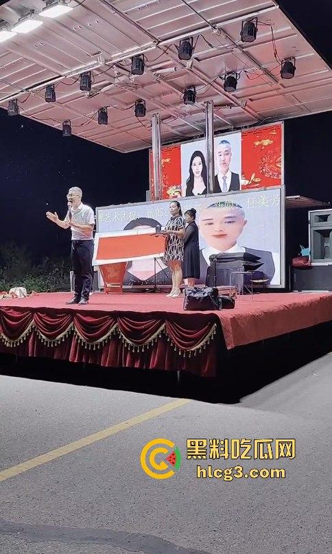 天下之大无奇不有啊！山西晋中抖音【果任儿】婆家人不给见孩子喝农药去世 丧礼办阴婚！-5