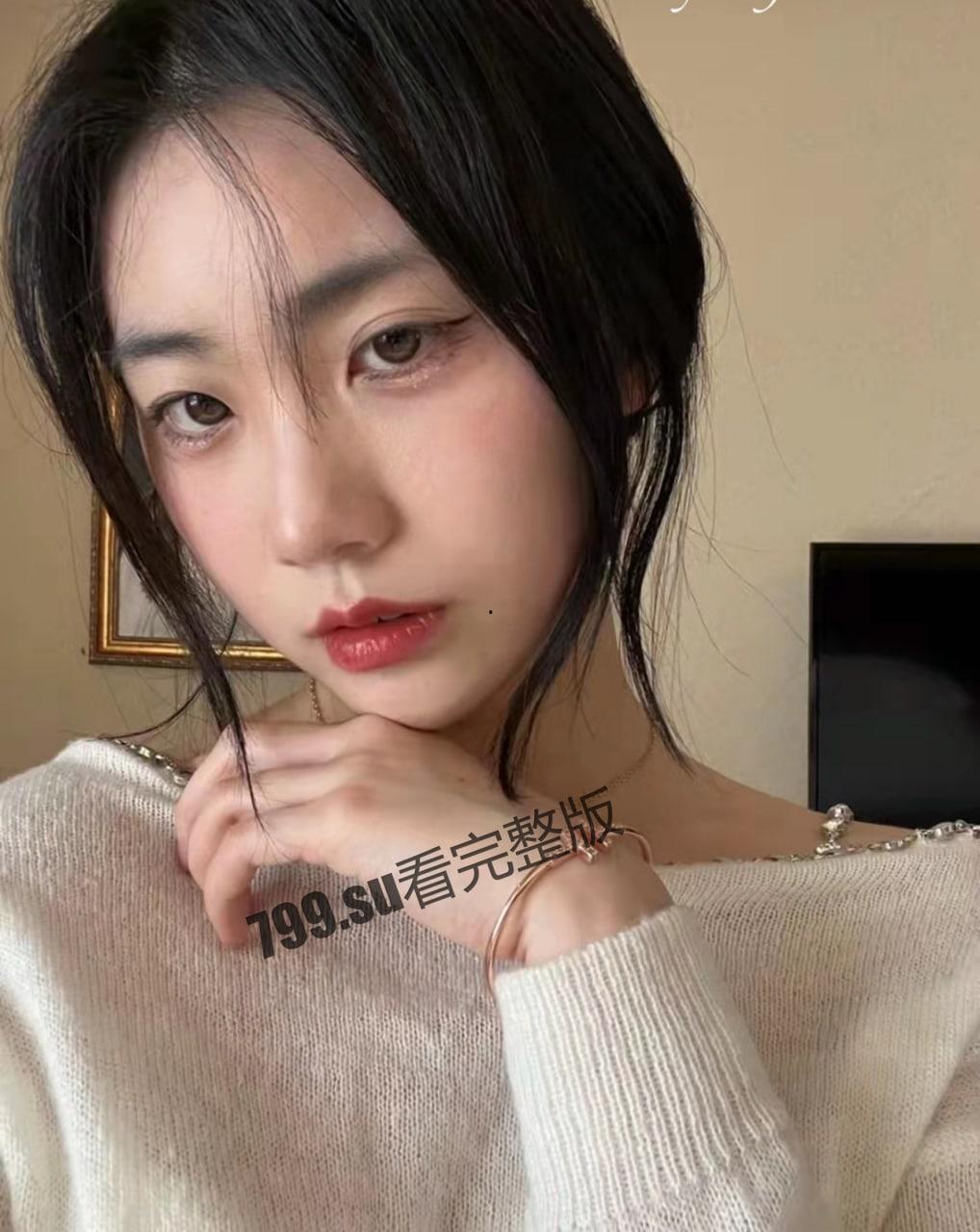 微博 小奶牛 babycow 露脸定制合集 扣逼自慰骚洞一览无余-1