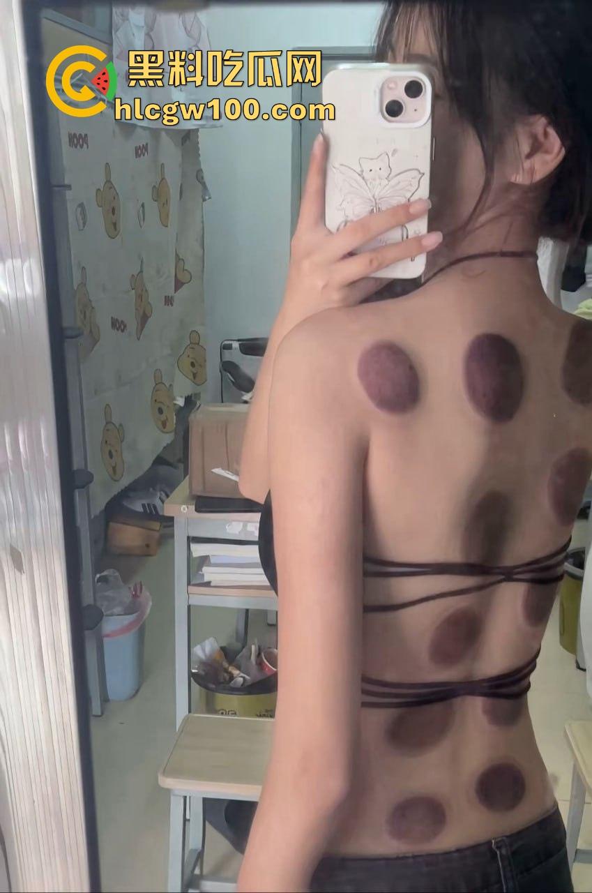 石家庄医科大学母狗姐妹花拔完火罐带男友玩4P大战 黑丝女仆求爸爸狠狠爆操 屁股拍到通红奶子晃得像乳牛！-3