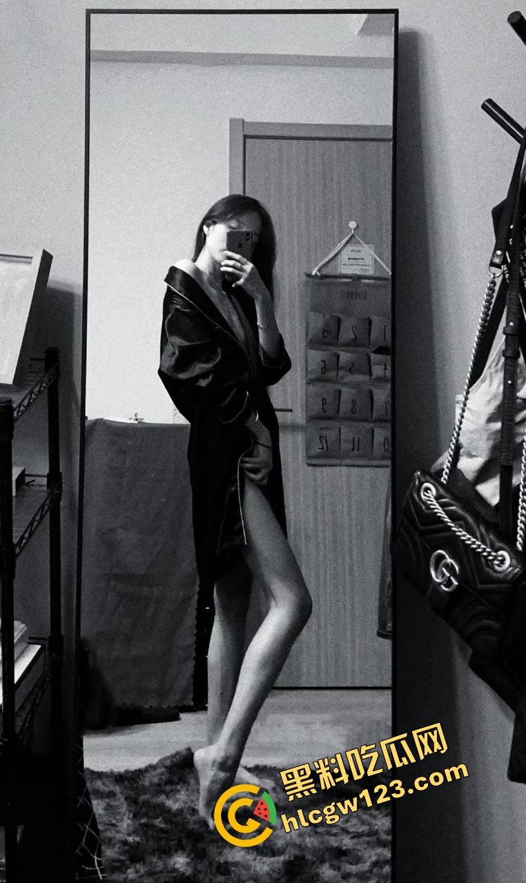 浙大是985 她是9X5【林依依】保研女神用乳头写作业，高颜值学姐被捆成狗，逼里插蜡全程湿！-6