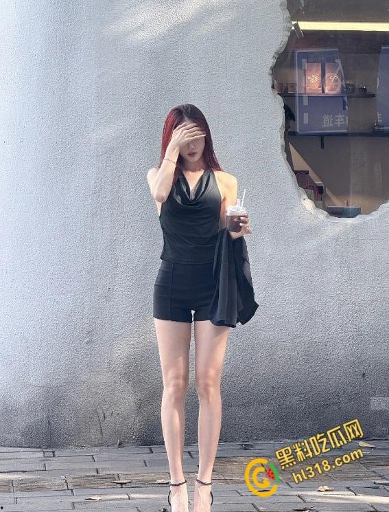 约了牌友玩麻将，牌友走后把姐姐按在麻将桌上操，性感高跟白虎嫩穴，没忍住直接把姐姐内射了 !-2