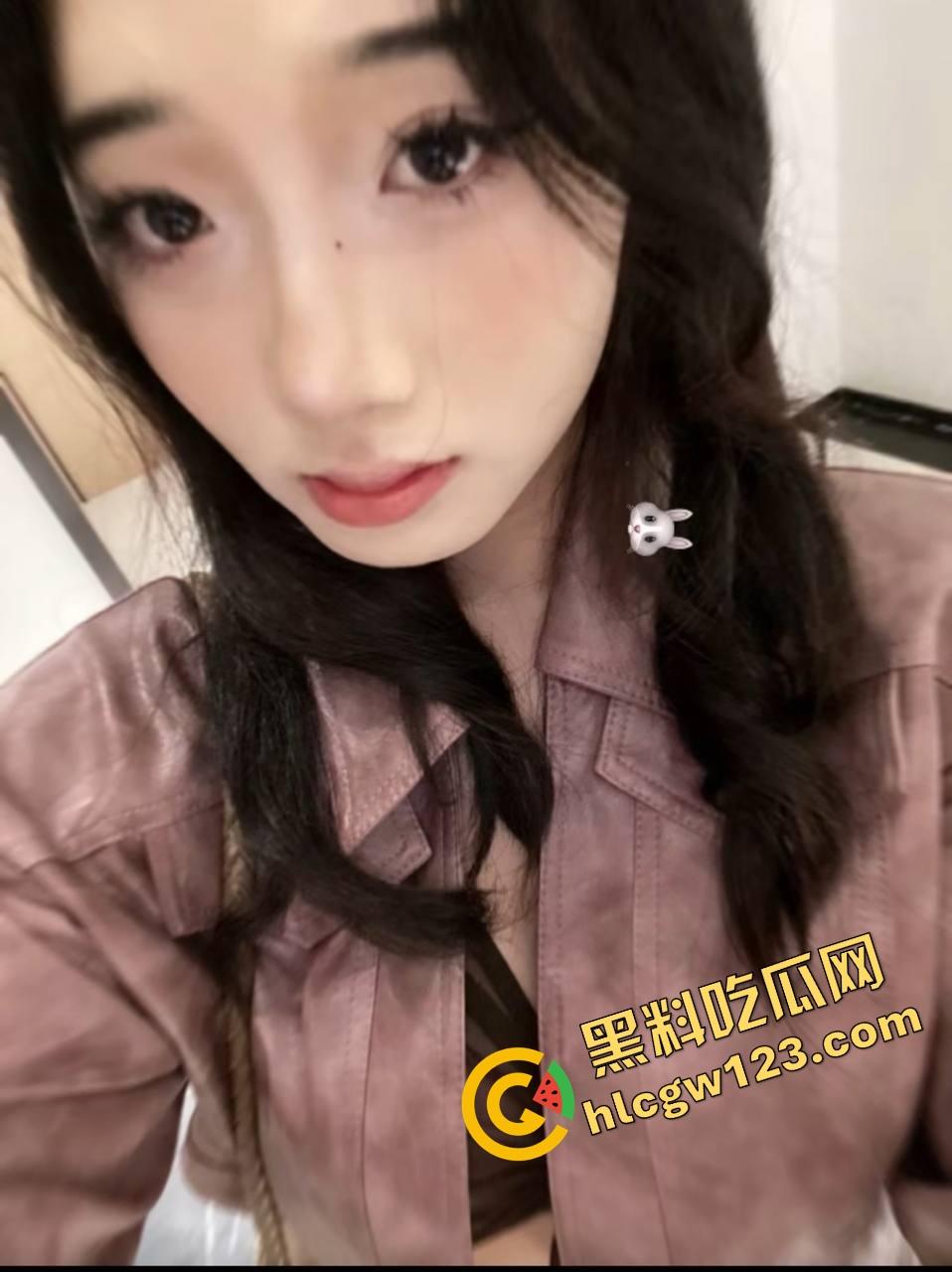 广东财务女主【黄颖】主动求骂，自爆喜欢被叫肥臀母猪，求网友公开羞辱，靠变态上位真的能红？-1