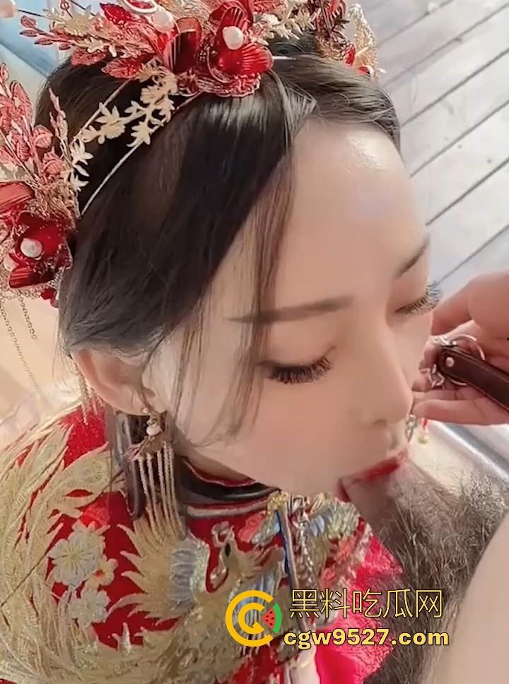 极品人妻熟女【半糖兔兔】新娘做爱视频，翘奶黑毛若隐若现，口交时眼神勾魂，性感身材与反差魅力让人血脉喷张！-1