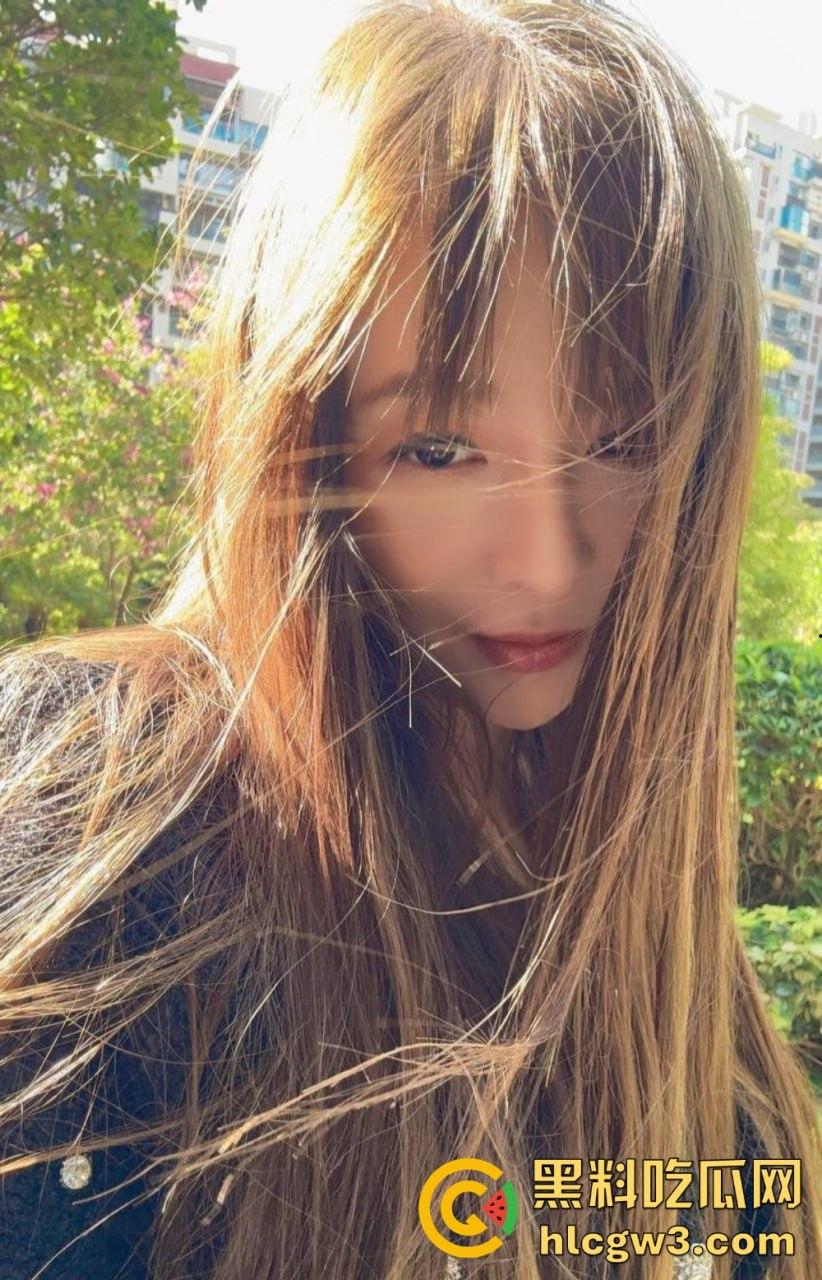 极品反差少女【凌薇】线下约啪金主爸爸多P全套性爱自拍疯传，清纯脸配骚浪身子，真他妈是反差婊中的极品！-7