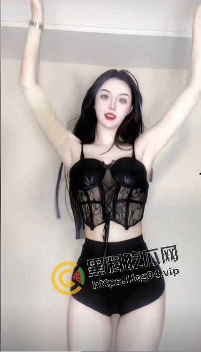 抖音百万粉丝博主【丁姐】断更一年  疑似下海 这一行卷到这种程度了吗  还是当博主很难挣钱了-4