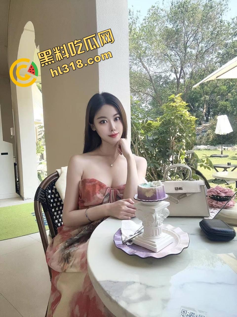 东北精神小妹带闺蜜霸凌妹子，直接让她给自己老弟口，口硬了还让处男老弟直接怼进去释放下！-2