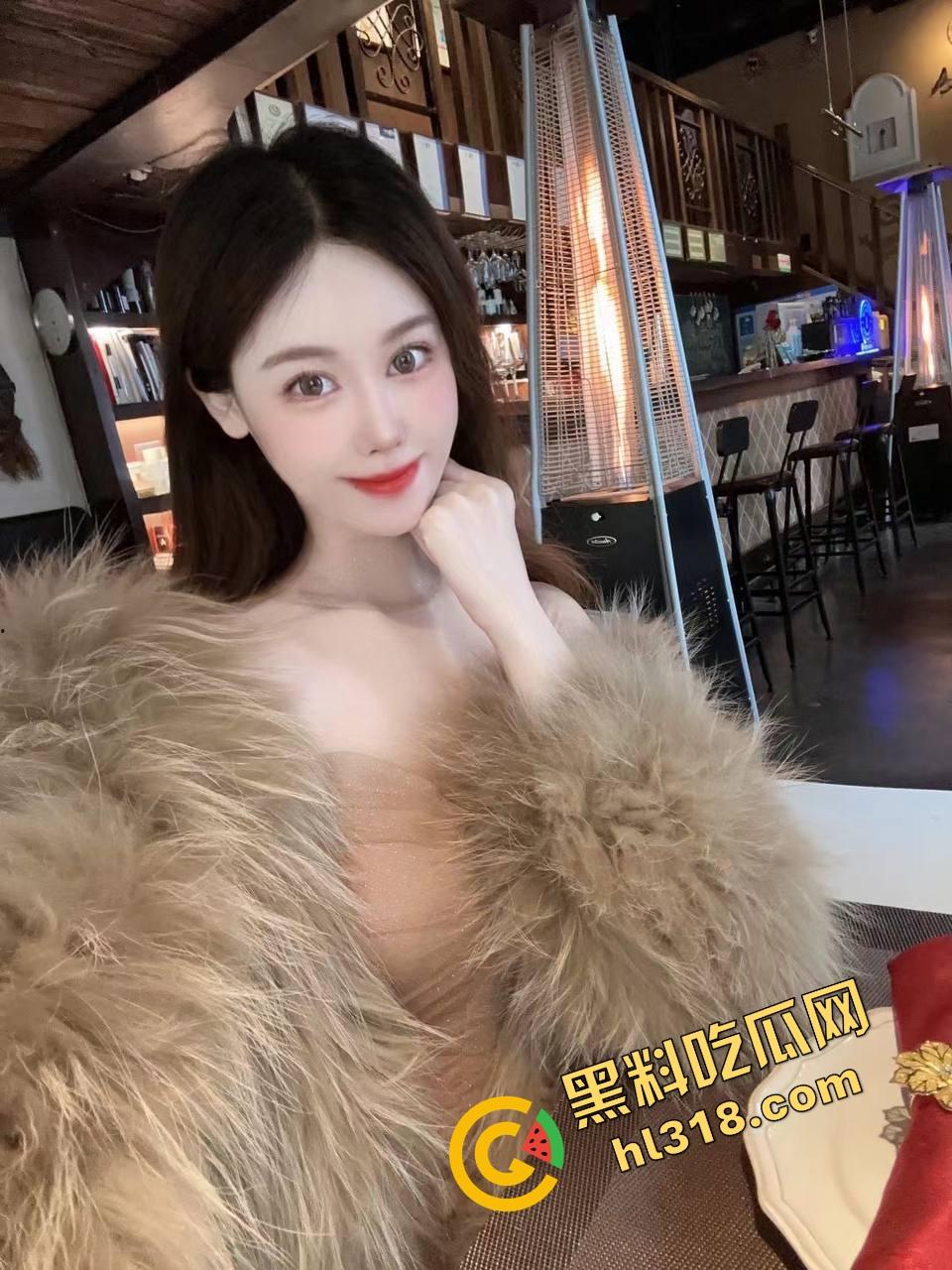 东北精神小妹带闺蜜霸凌妹子，直接让她给自己老弟口，口硬了还让处男老弟直接怼进去释放下！-3