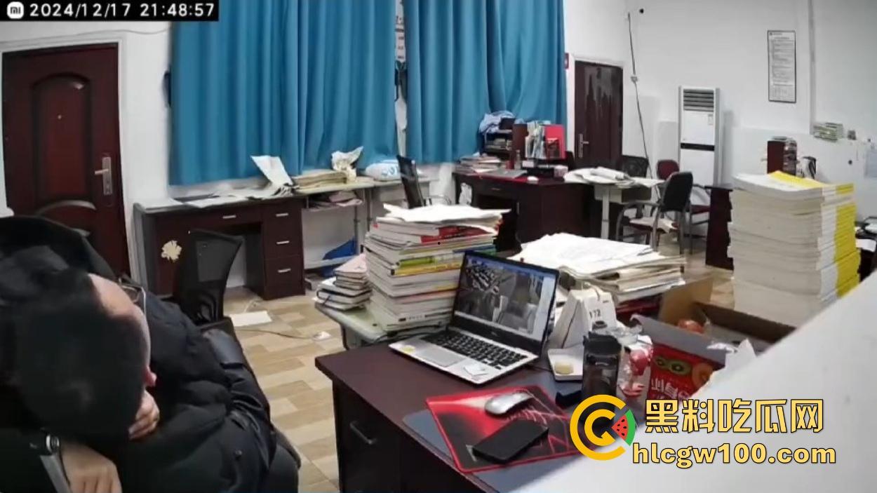 四川达州铭任园高中爆出办公室勾引学生丑闻,监控全程记录,人前讲台上授课,人后办公室搞暧昧 教书变勾引术了?-6