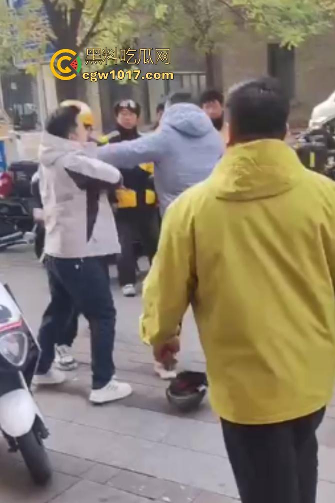 石家庄美团外卖小哥忍无可忍血刃站长，5块单子只给1块，离职扣80%工资逼人走绝路，这不是活该找刀吗？-3