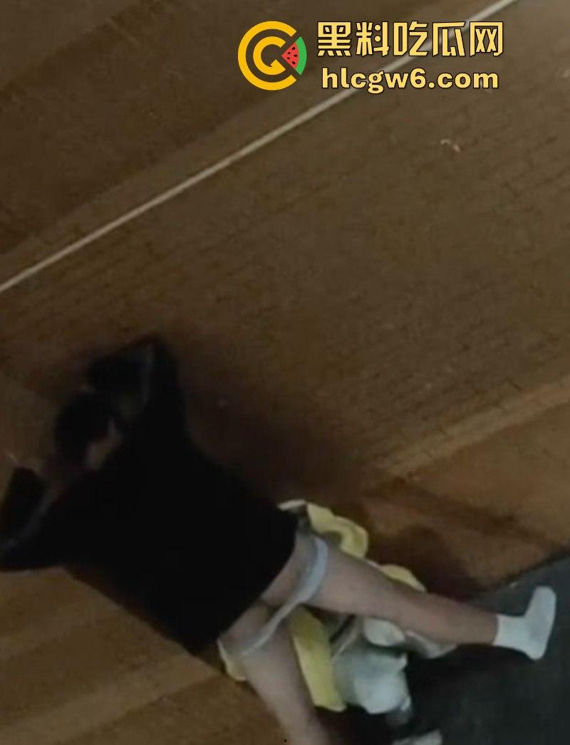 广西建设职业技术学院情侣无人角落野战泄欲被拍 掐脖耳光强制口爆 这妹子是个M吧？-5