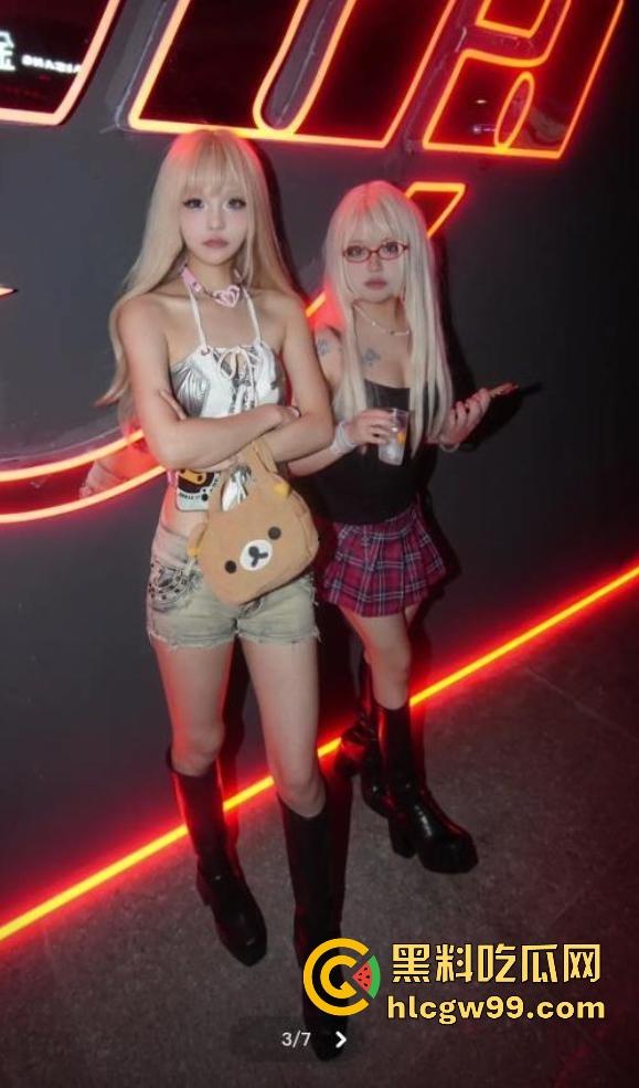 常州精神小妹【费雨心】一个月睡6个男人，做爱时让闺蜜观战，竟还强迫闺蜜睡射满精液的床遭曝光！-22