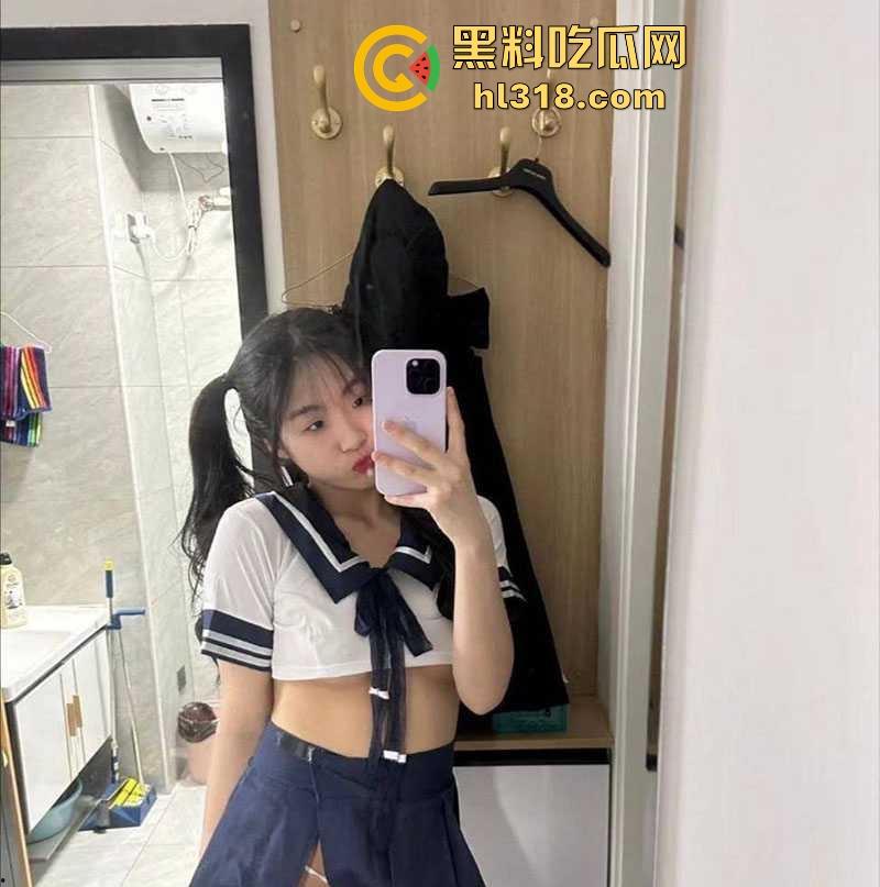 武汉大学反差学妹【李霜】人前清纯淑女背后却是男友专属淫荡母狗，极其反差淫荡，大量私密照视频流出！-1