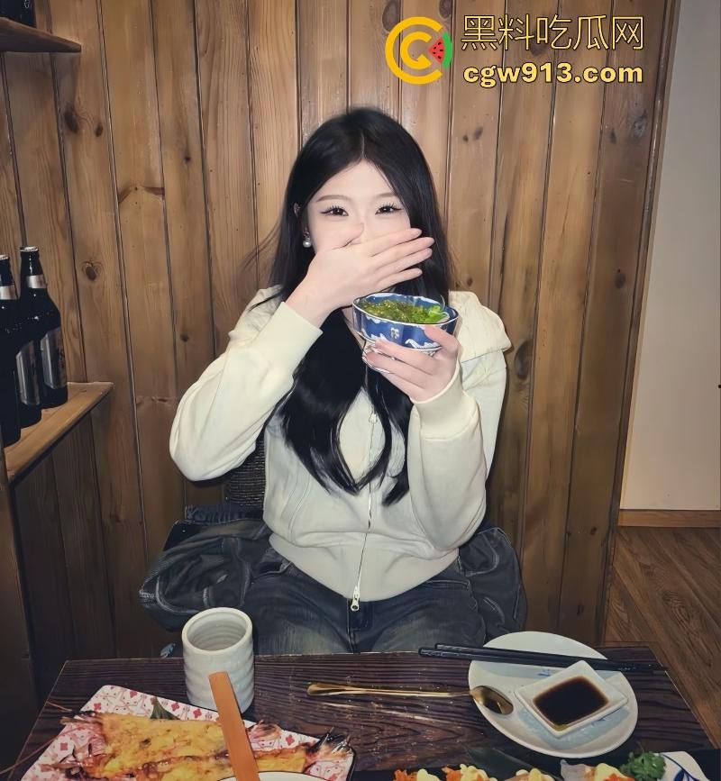 广东理工大学【魏莹】校花级别的女神，谁想到私下如此淫荡，穿各种制服与男友激情啪啪，黑丝肥臀遭大鸡巴猛捅 ！-2