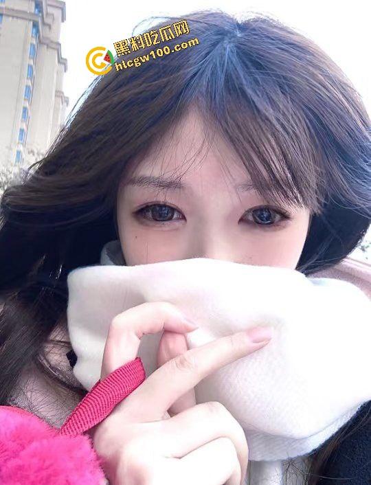 广西北海清纯机车女孩【袁晴】机车女反差骚贱的一面，约炮酒吧小帅后入猛插，抱起来爆操！独家流出！-1