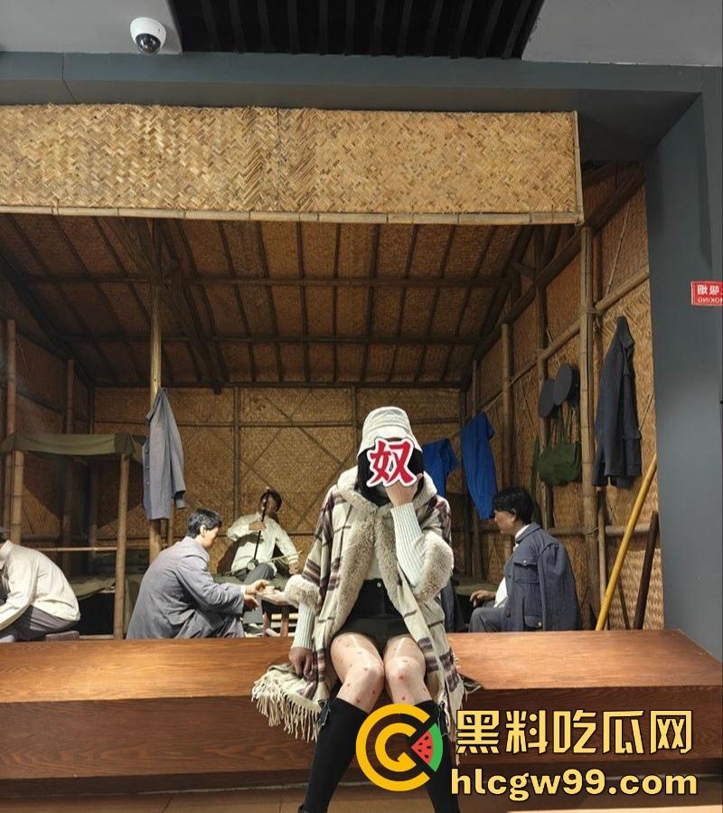 山东潍坊少妇快手网红【郑丹丹的丹】情人节约炮视频流出，姨妈期都要干，还不许炮友录像！-14