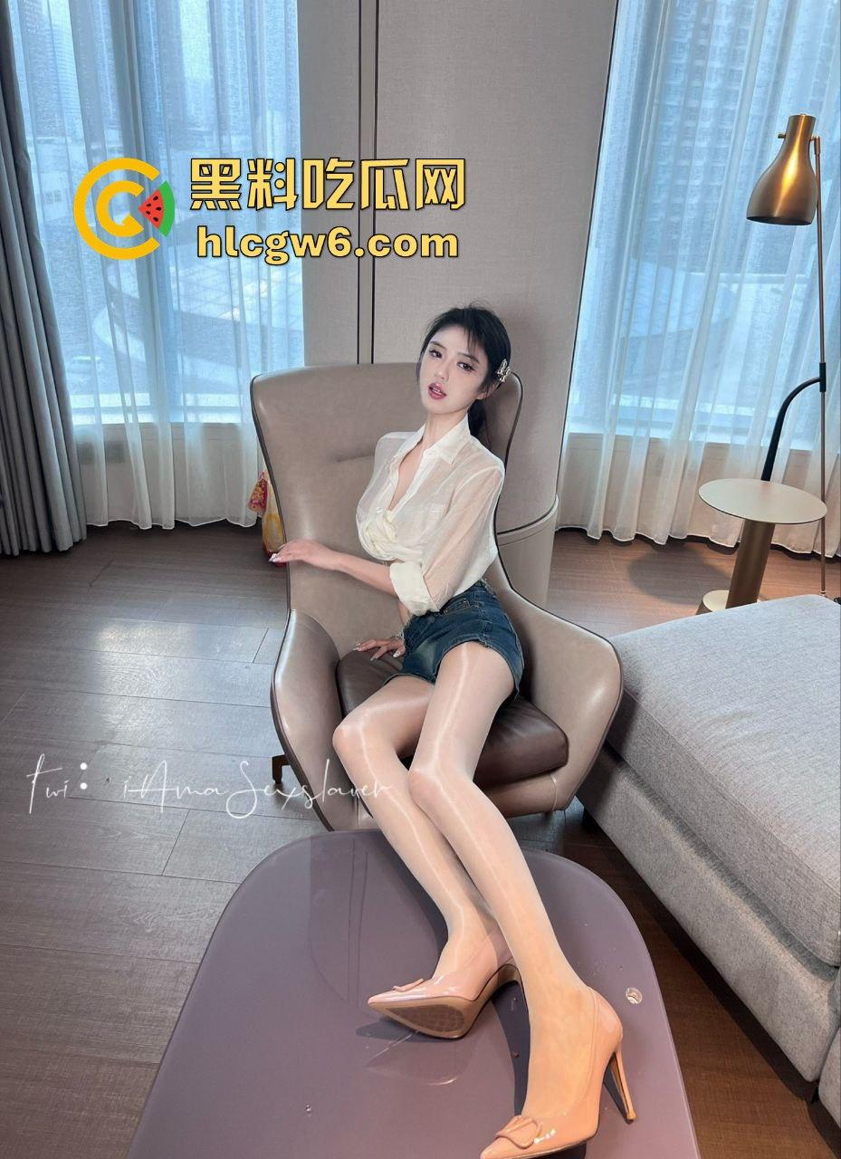 推特颜值爆表福利姬【GirrlzzZ3】伪名媛玩成天生母狗圣体，九头身御姐姿势全开，被猛操嫩穴无套内射！-2