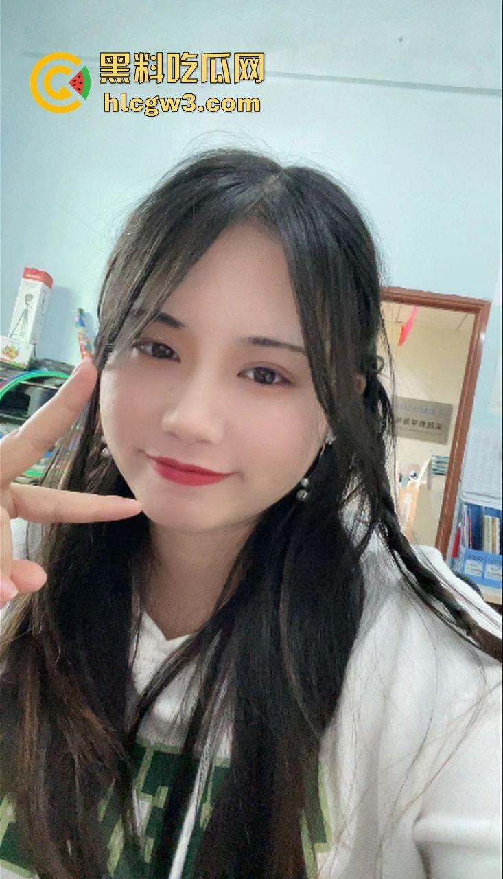 广西英语老师【陆世婷】白天讲课教单词，晚上蕾丝吊带开腿叫主人，远程操控被蹬到高潮！-2