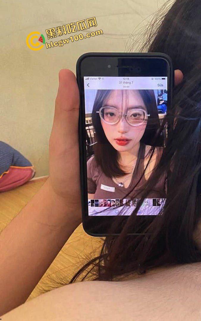 海南海口骚贱少妇人妻母狗【周心诺】眼镜婊白虎肥逼手指塞满，掐脖爆操淫叫连连！独家曝光流出！-3