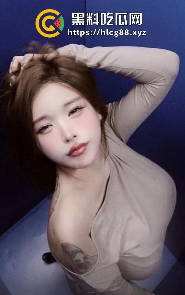 上海纹身骚婊『希希』逼烂野鸡，有钱操随便草，被大哥灌醉玩完扔街边，勾人来捡回去双飞肏！-7