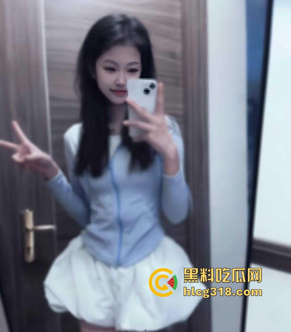 江西鄱阳清纯萝莉【刘颖】和金主裸聊及性爱视频曝光！完美炮架，粉穴无套后入爆操！-2