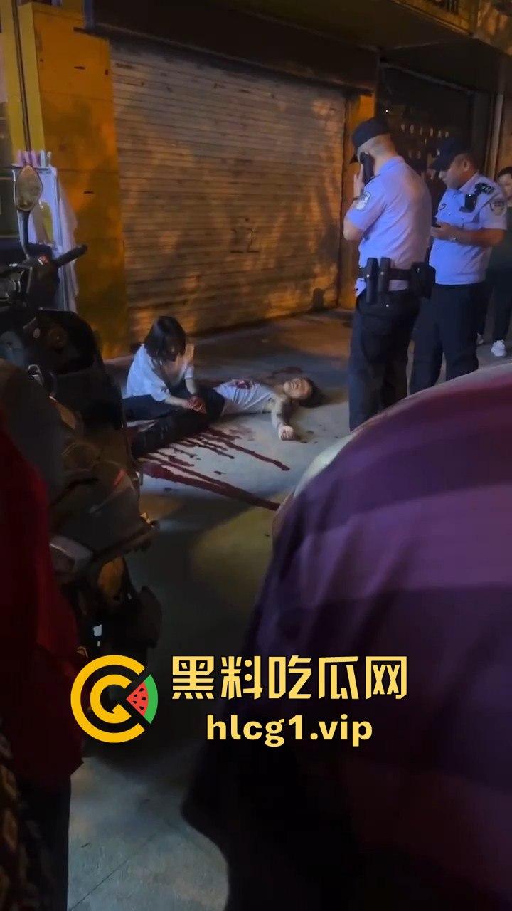龙湾血腥惨剧！学生斗殴升级，胳膊被生生砍下，校园暴力失控震撼全城！-9